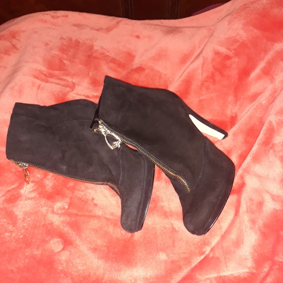 Shoes - Picture 2 of 2